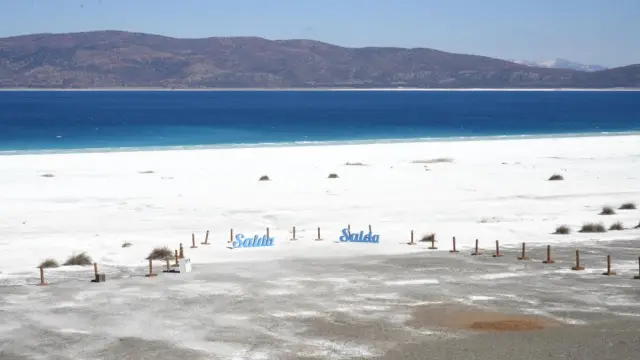 Ziyaretçilerin gölde keyifli anları