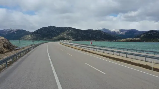 Dron ile çekilmiş yol görüntüsü 3
