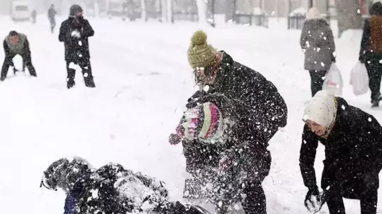 Kış Şartları Nedeniyle Çok Sayıda Şehirde Okul Tatiline Gidildi