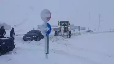 Kahramanmaraş'ta Şiddetli Kar ve Tipi Ulaşımı Durdurdu: Kuzey İlçelerde Araçlar Mahsurlandı