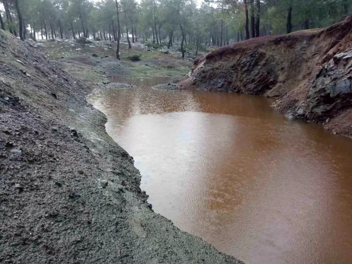 Cüneyt Abdullah’ın mezarı ve kapatılan çukur