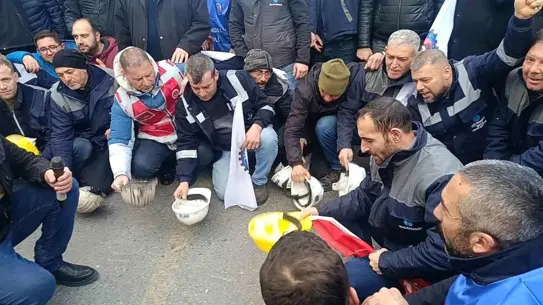 Soma’da Maden İşçileri Maaş Protestosu: Yüzlerce İşçi Şehir Merkezinde Yürüdü