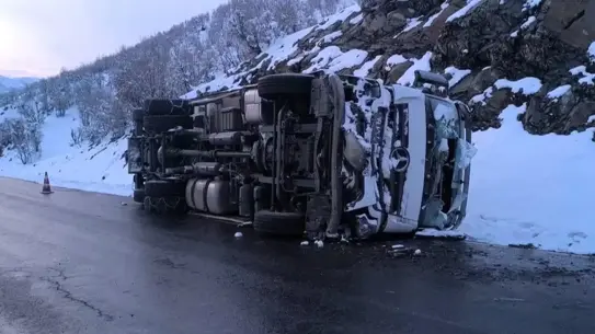Şırnak Uludere'de Araç Çarpışması: 2 Yaralı ve Olay Yerinde Soruşturma Başlatıldı