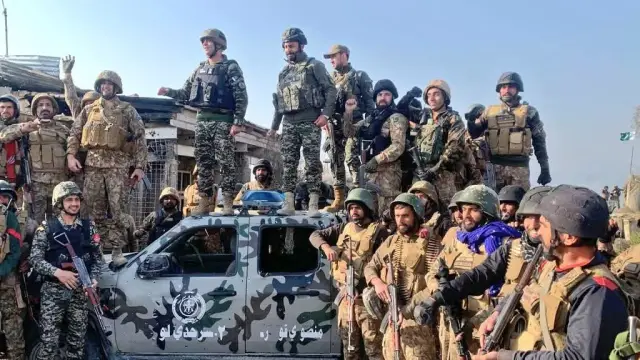 Hava saldırısı sonrası yıkım