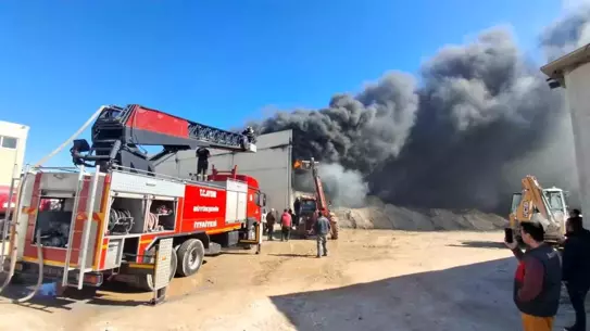 Didim Sanayi Sitesinde Hırdavat Dükkanını Saran Yangın Kontrol Altına Alındı