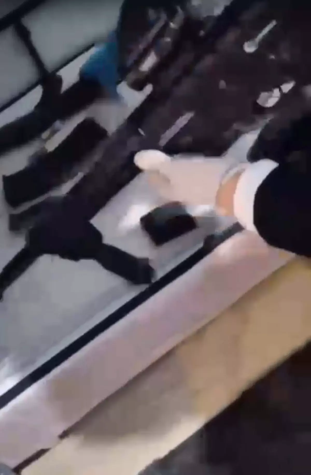 Operasyon sırasında polis ekipleri