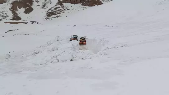 Van’da Karla Mücadele Hız Kesmedi: 230 Köy Ulaşıma Açıldı