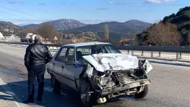 Burdur'da Tır ve Otomobil Çarpışması Sonucu 1 Sürücü Yaralandı