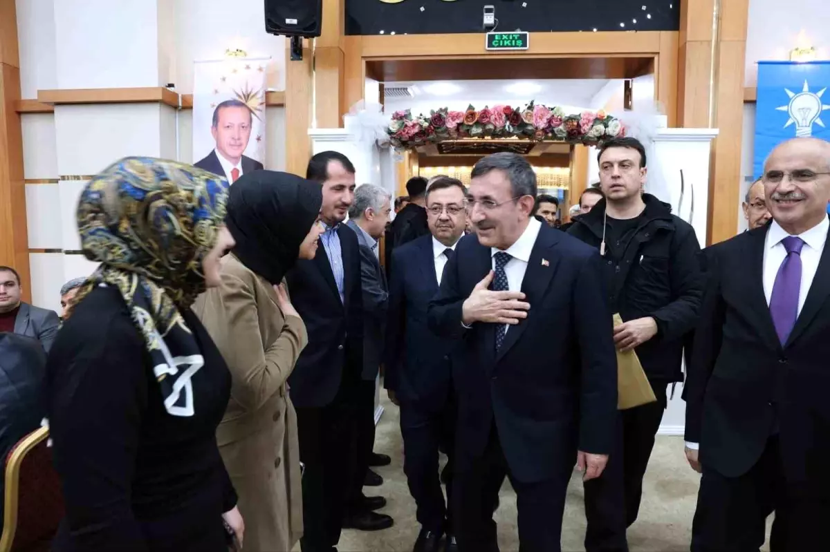 Cevdet Yılmaz, Malatya Büyükşehir Belediye Başkanı Sami Er'in Altyapı Başarılarını Övdü