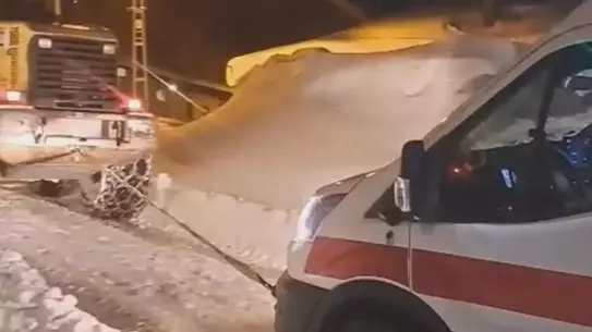 Kars'ta Kar Engelini Aşan 5 Saatlik Kurtarma Operasyonu: Hamile Kadın Hastaneye Çıktı