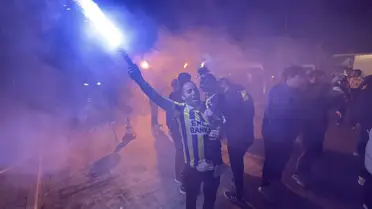 Fenerbahçe, Antalya’da Taraftarların Coşkulu Karşılama Şöleniyle Şehirde!