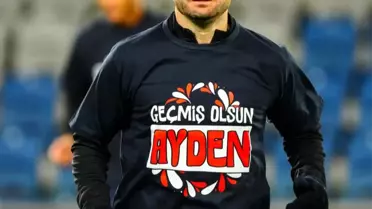 Başakşehirli Futbolcular Deniz Türüç'ün Oğluna Destek İçin "Geçmiş Olsun Ayden" Tişörtlerini Giydi