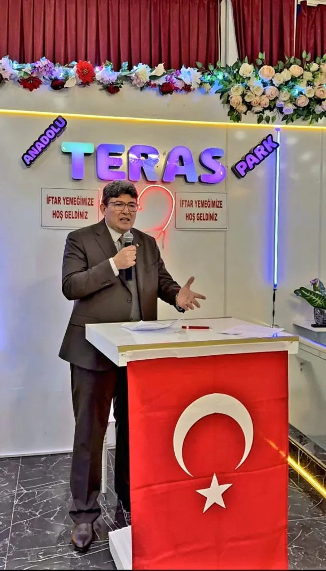 İftar programında konuşma yapan Metin Çobanoğlu