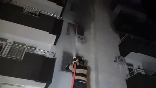 Alanya'da 5 Katlı Apartmanda Çıkan Yangın 2 Kişiyi Dumana Maruz Bıraktı