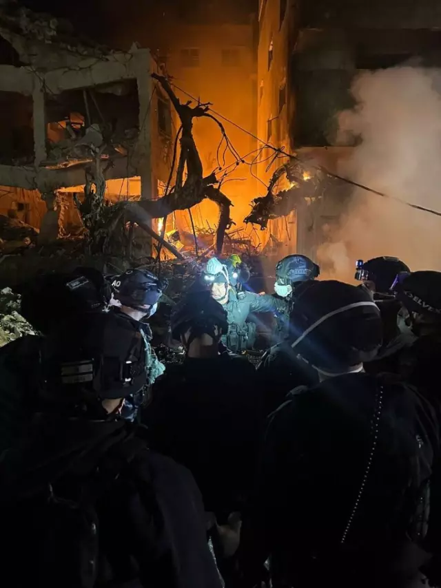 Patlama sonrası dumanlı gökyüzü