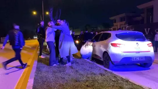 İnegöl'de Çarpışan İki Otomobilde Bir Yolcu Yaralandı