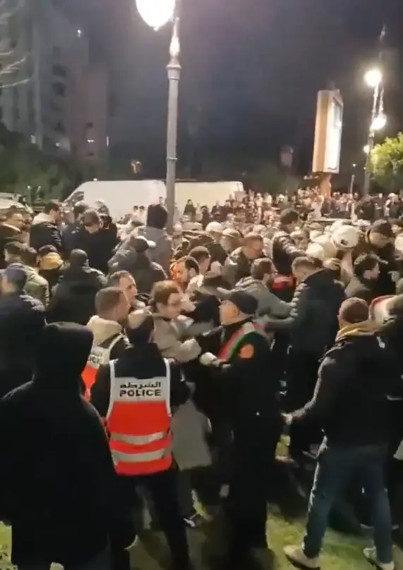 Protestoya katılan kalabalık