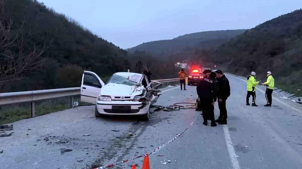 İftar Vakti Arnavutköy'de Trafik Kazası: Sürücü Hayatını Kaybetti, Ailesi Yaralandı