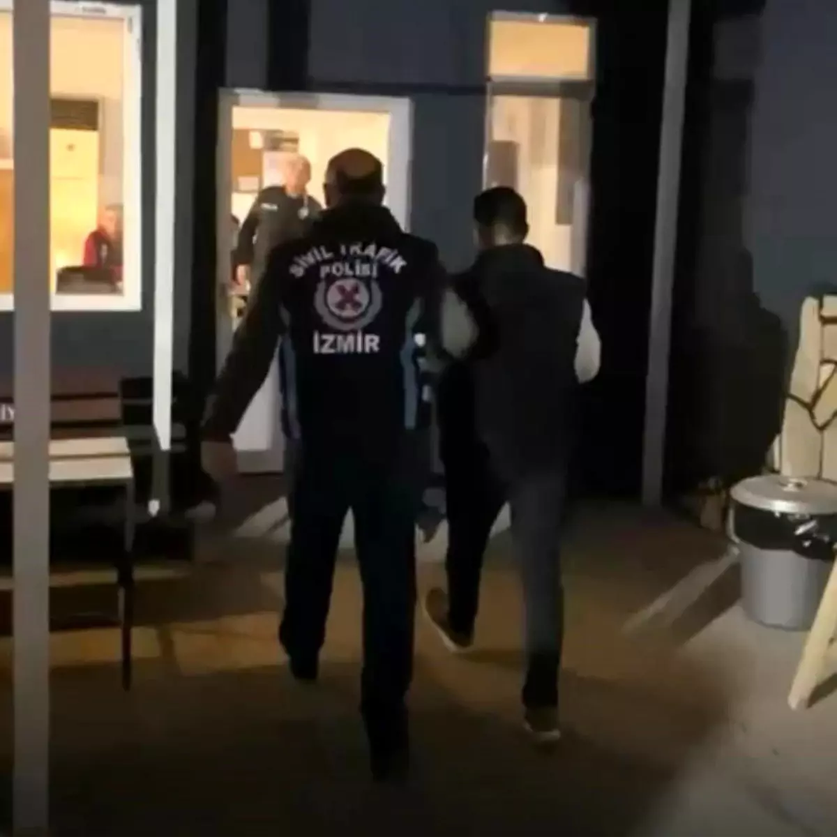 İzmir’de Otobüsü Kesen Sürücüye 182.719 TL Ceza ve 60 Gün Men