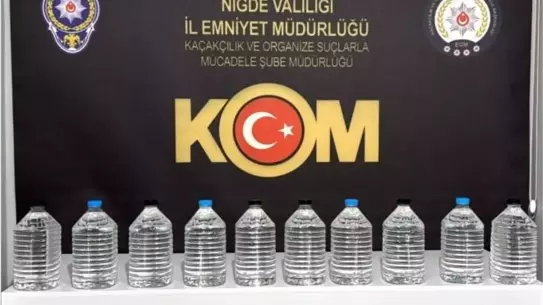 Niğde’de Büyük Kaçakçılık Operasyonu: 2 Şüpheli Gözaltında, 75 Bin Makaron ve 50 Litre Alkol Ele Geçirildi