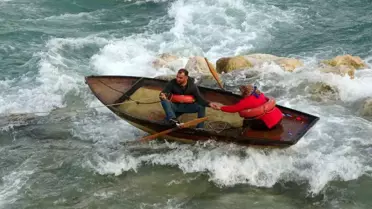 Adana'da Seyhan Nehri'nde Balon Dizme Çabası Ani Akıntıya Düşerek Kurtarma Operasyonuna Neden Oldu