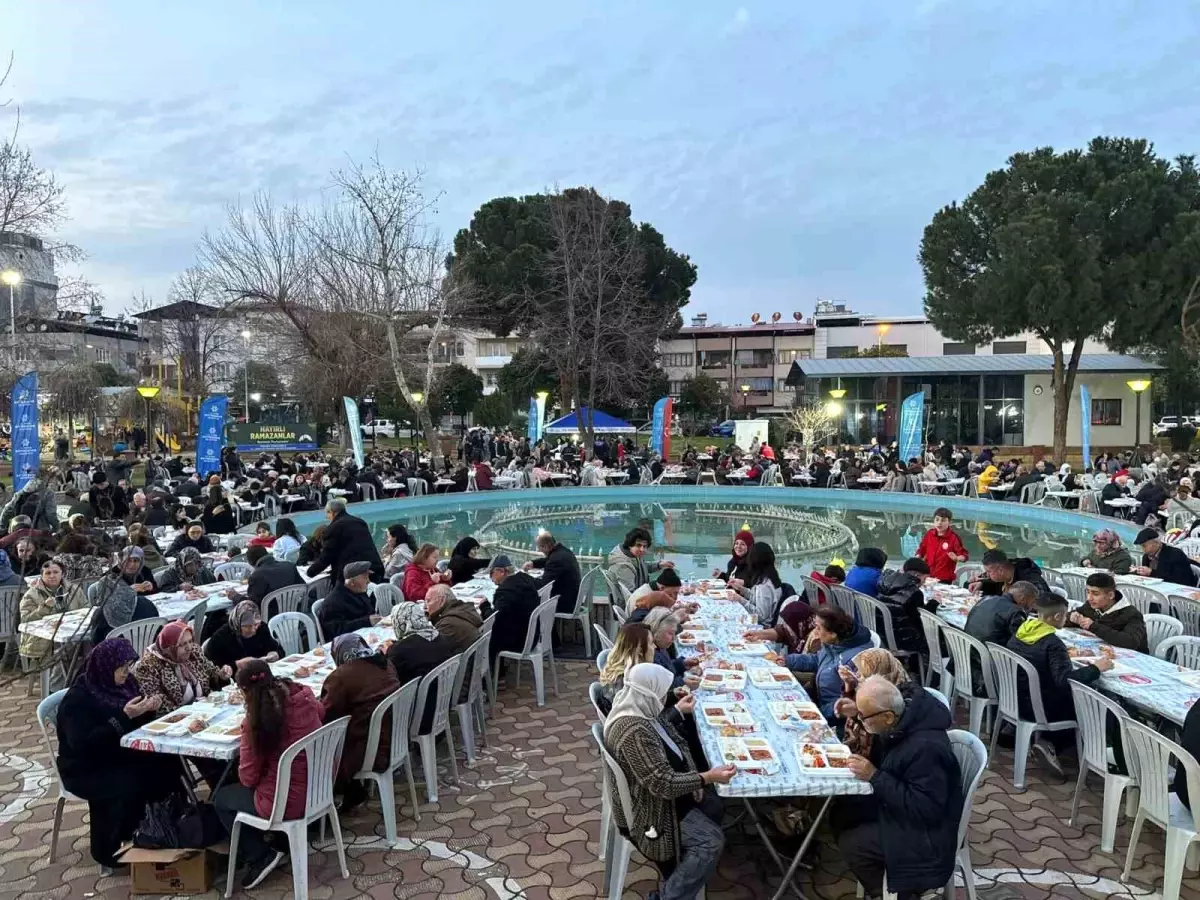 Aydın Büyükşehir Belediyesi, Ramazan’da Şehir Çapında İftar Sofralarıyla Birlik ve Dayanışmayı Güçlendiriyor