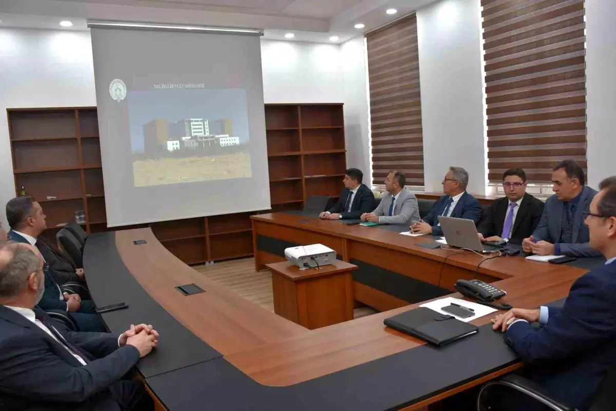 Salihli'de Mart Ayı Kamu Yatırımları Değerlendirildi: Kaymakam Güldoğan’ın Öncülüğünde Stratejik Toplantı