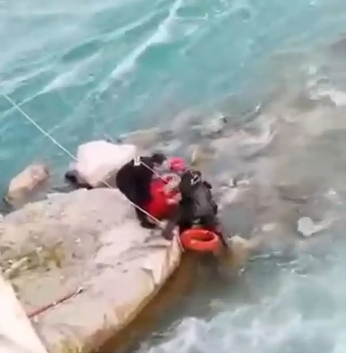 Adana Seyhan Nehri’nde Kayıkla Gezinen İki Kişi Kurtarıldı