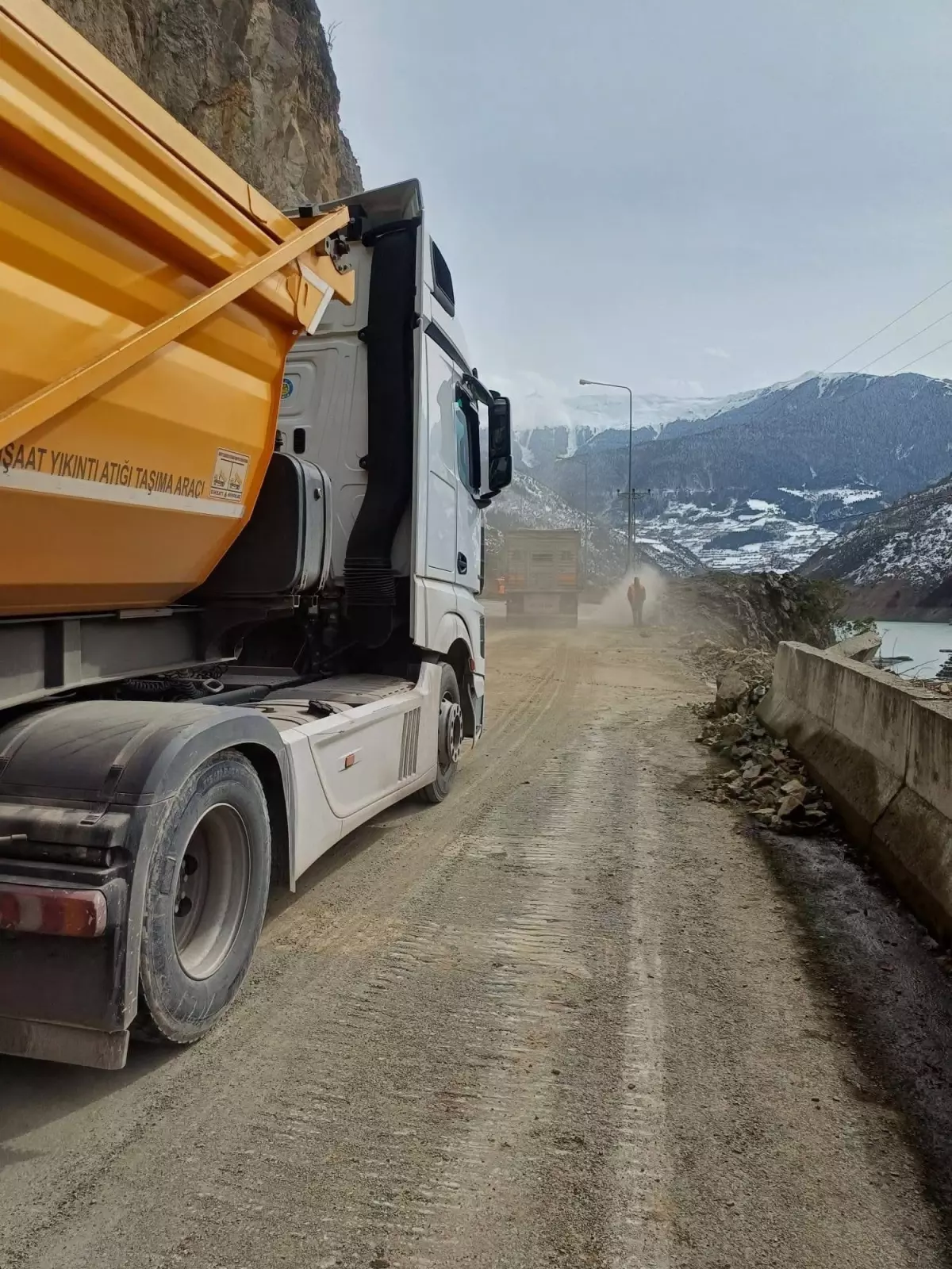 Kurtun heyelan sonrası kapatılan Gümüşhane‑Giresun yolu