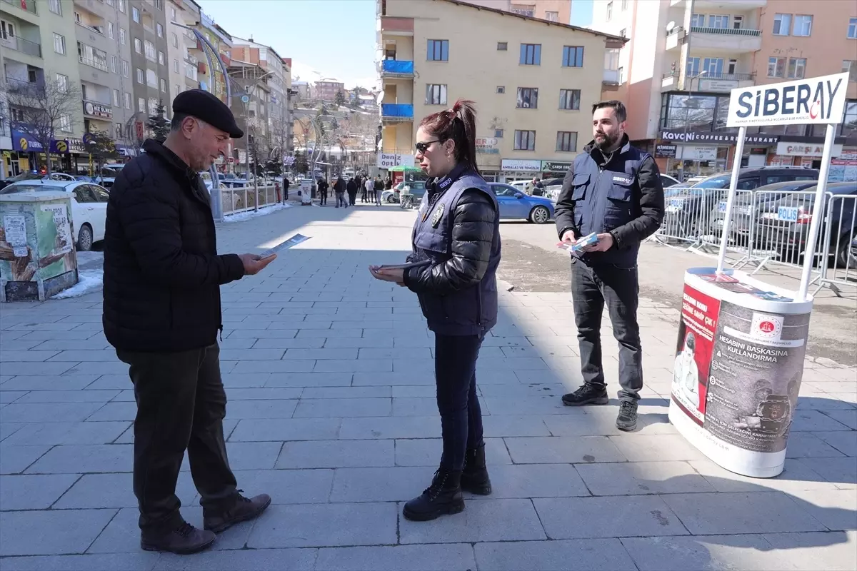 Hakkari'de internet suçları bilgilendirme kampanyası