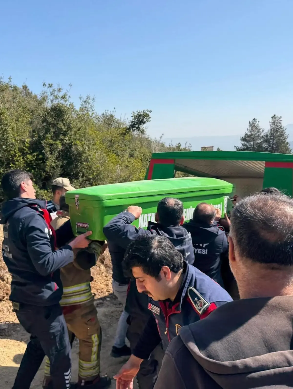 Hatay Samandağ’da Hafriyat Kamyonu Uçuruma Yuvarlandı, Sürücü Şehit Oldu