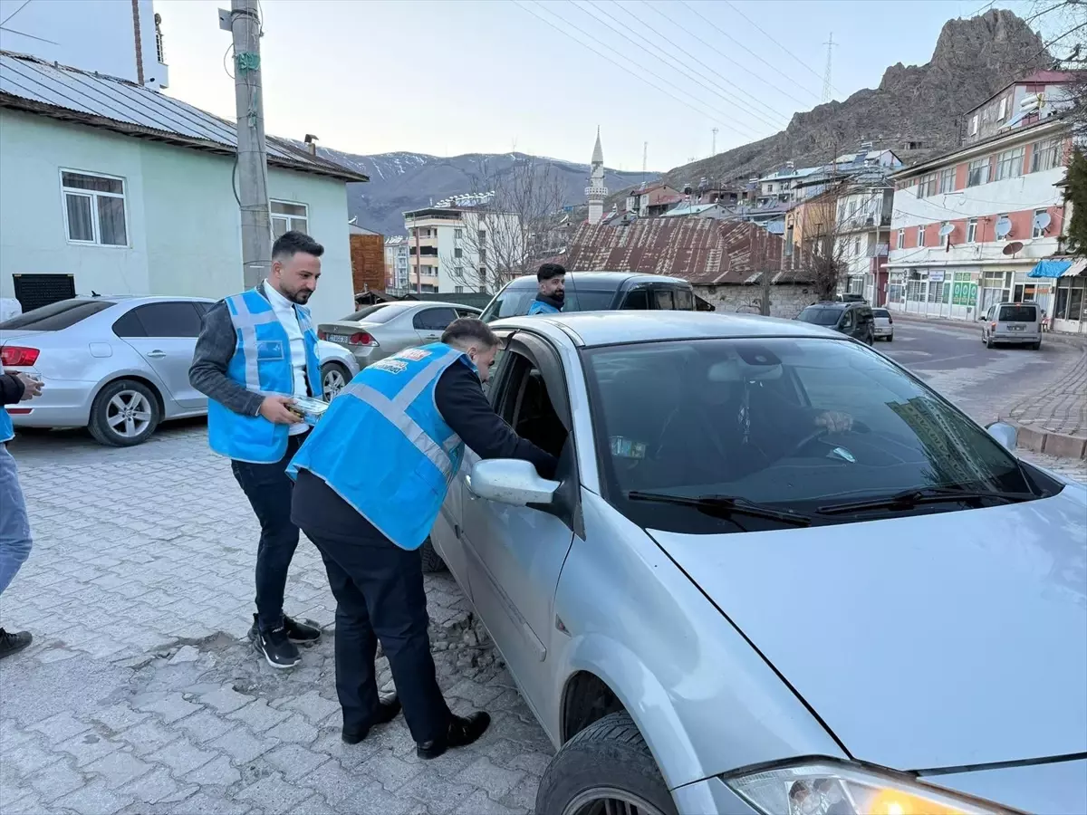 Keban’da Ramazan Sofrası: Gençlik Kolları 5 Köyde Kumanya Dağıttı