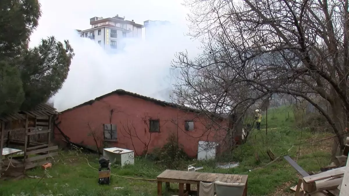 Pendik gecekondu yangını sonrası hasar