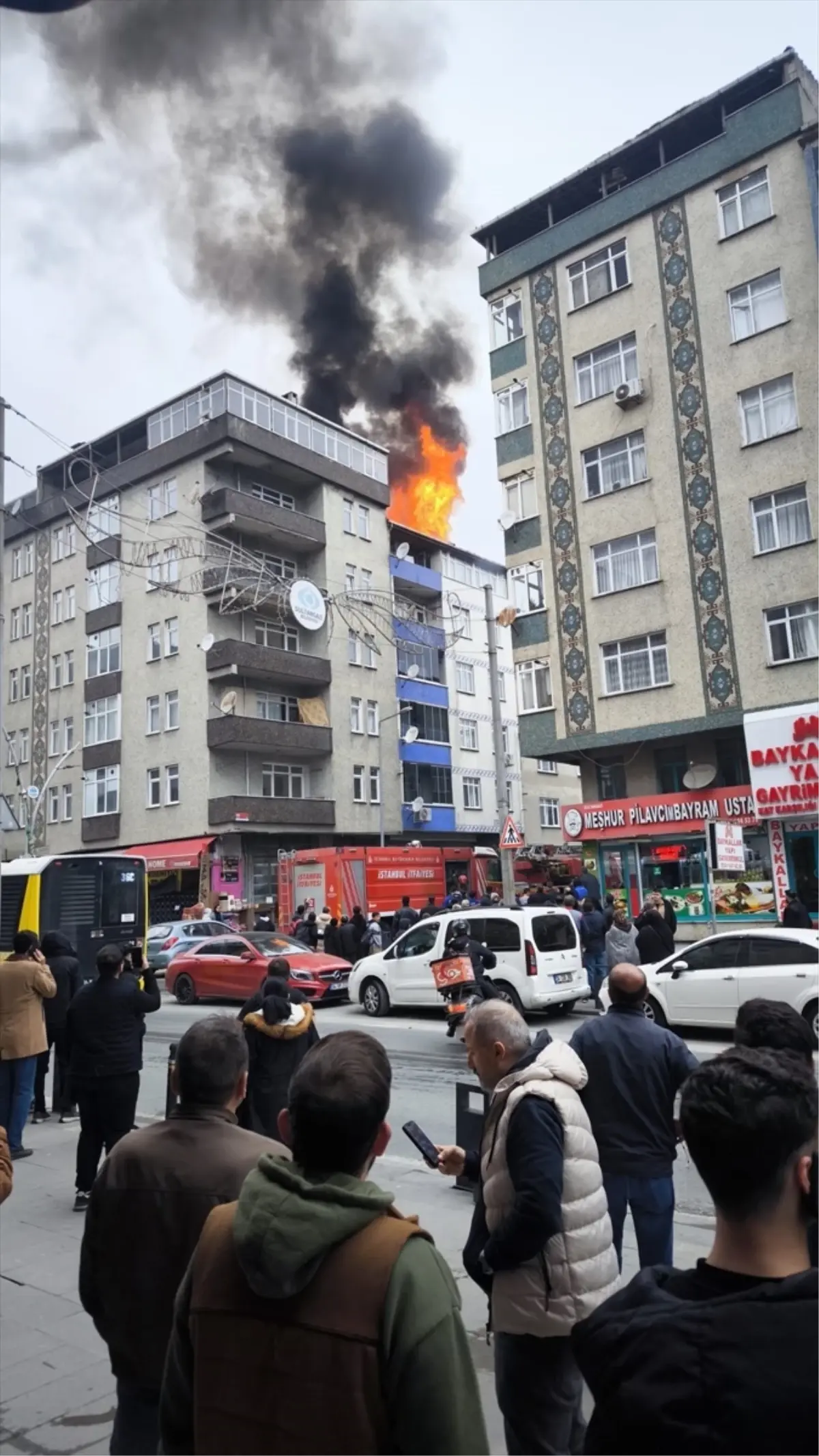 Sultangazi çatı katı yangını