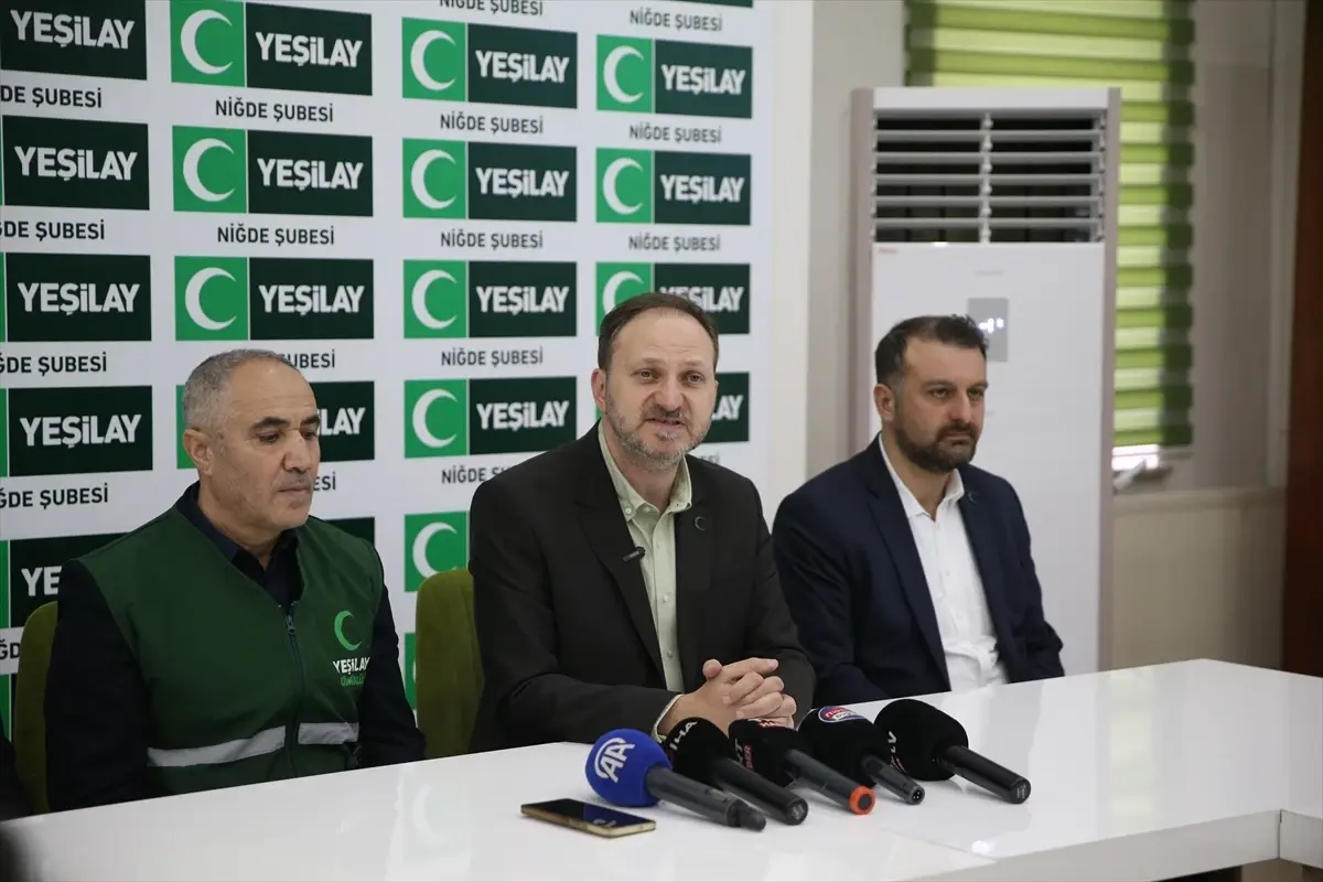 Yeşilay Genel Başkanı Dinç Nigde'de konuşuyor