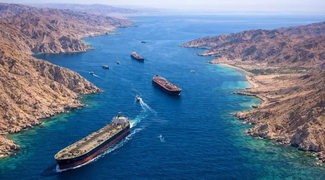 Hürmüz Boğazı'nda gemiler