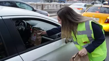 Esma Ersin'den İftar Öncesi Kumanya Dağıtımıyla Destek