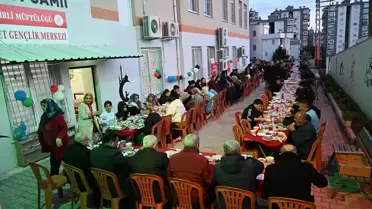 Kadirli’de Ev Hanımları İftar İmecesiyle Öğrencilere ve Yetim Çocuklara Destek Oluyor