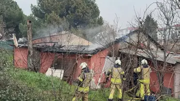 Pendik’te Gecekonduda Çıkan Yangın Kontrol Altına Alındı