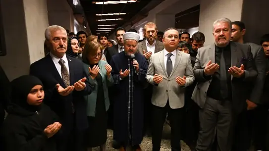 Sergide sergilenen kutsal emanetlerin fotoğrafı