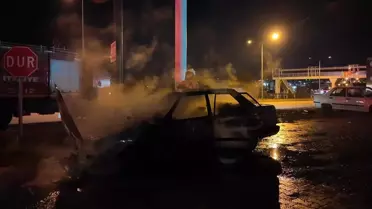 Bingöl'de Tamir Atölyesinde Çıkan Alevler Aracı Yaktı