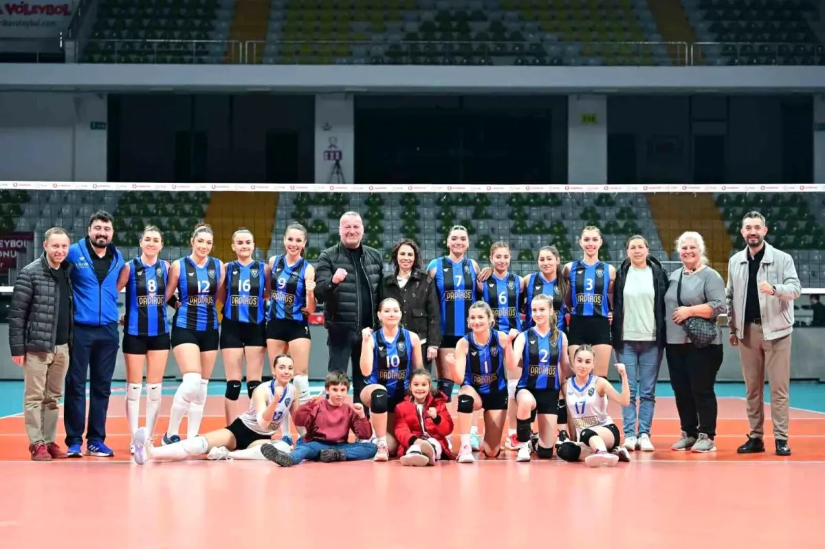 Karacabey Belediyespor Kadın Voleybol Takımı 3-1 Galibiyetle Şampiyonluk Yolunda