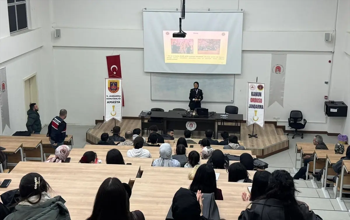 Amasya’da Üniversite Öğrencilerine İnternet Dolandırıcılığı ve Madde Bağımlılığına Karşı Seminer