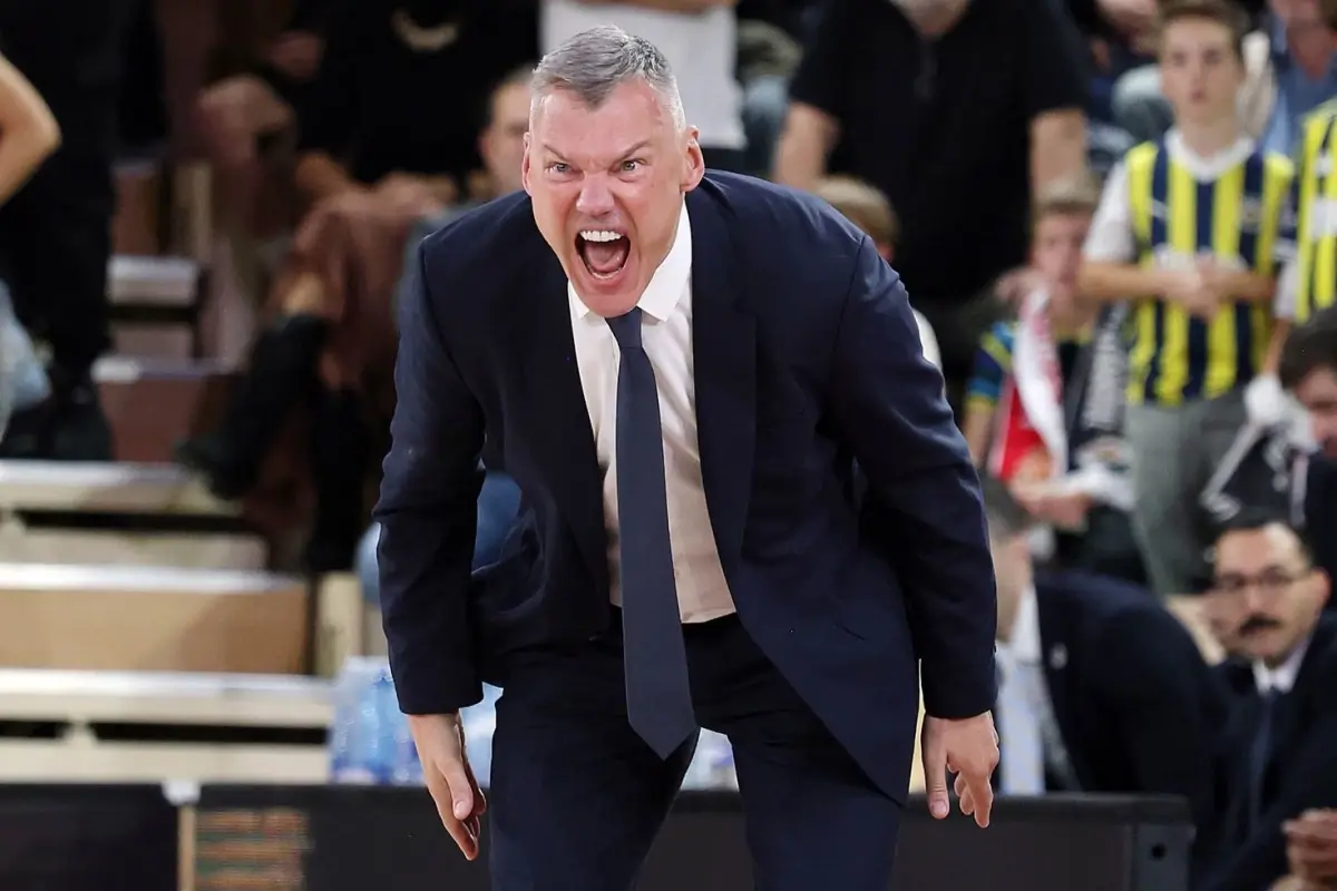 Fenerbahçe Basketbol Ekibi Abu Dabi ve Dubai’de Uçuş İptali Nedeniyle Mahsur Kaldı