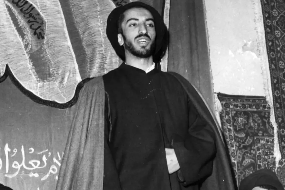 Ayetullah Ali Hamaney’in Nadide Fotoğrafları Ortaya Çıktı – İran’ın 37 Yıllık Rehberi