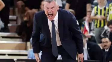 Fenerbahçe Basketbol Ekibi Abu Dabi ve Dubai’de Uçuş İptali Nedeniyle Mahsur Kaldı