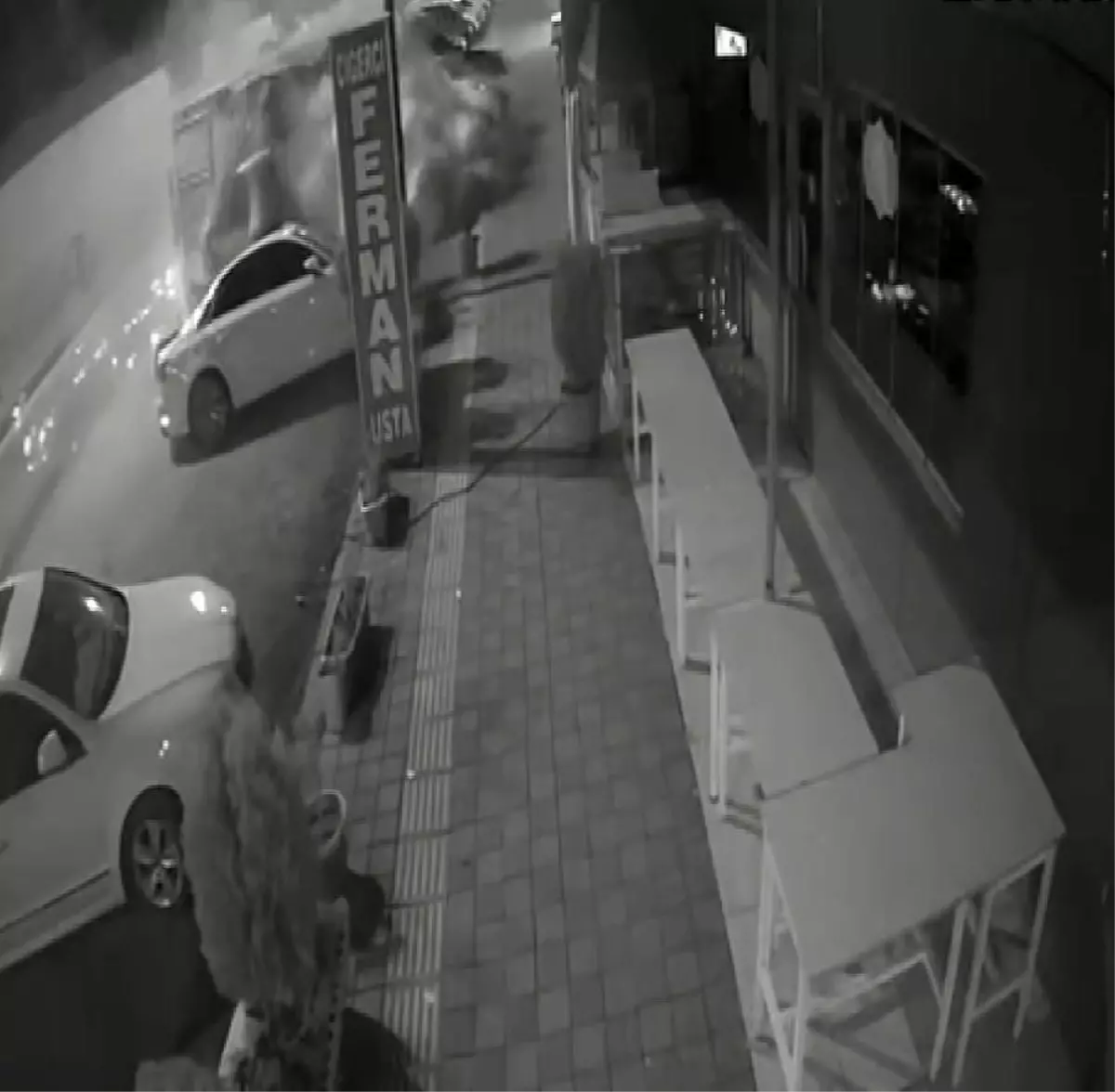 Silvan’da Devrilen Tır 7 Park Halindeki Araca Çarptı, Sürücü Yaralandı