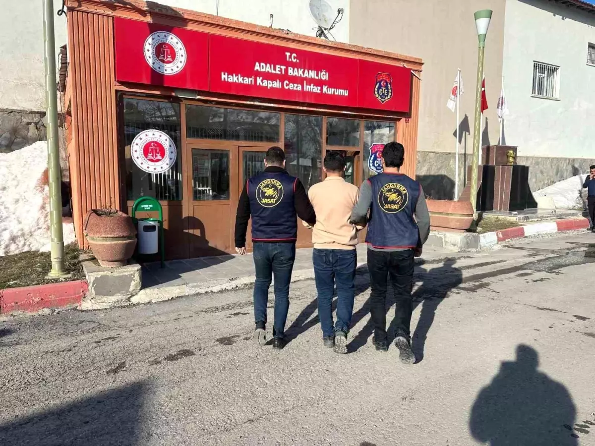 Hakkari'de Jandarma 7 Mahkumlu Şüpheliyi Gözaltına Aldı