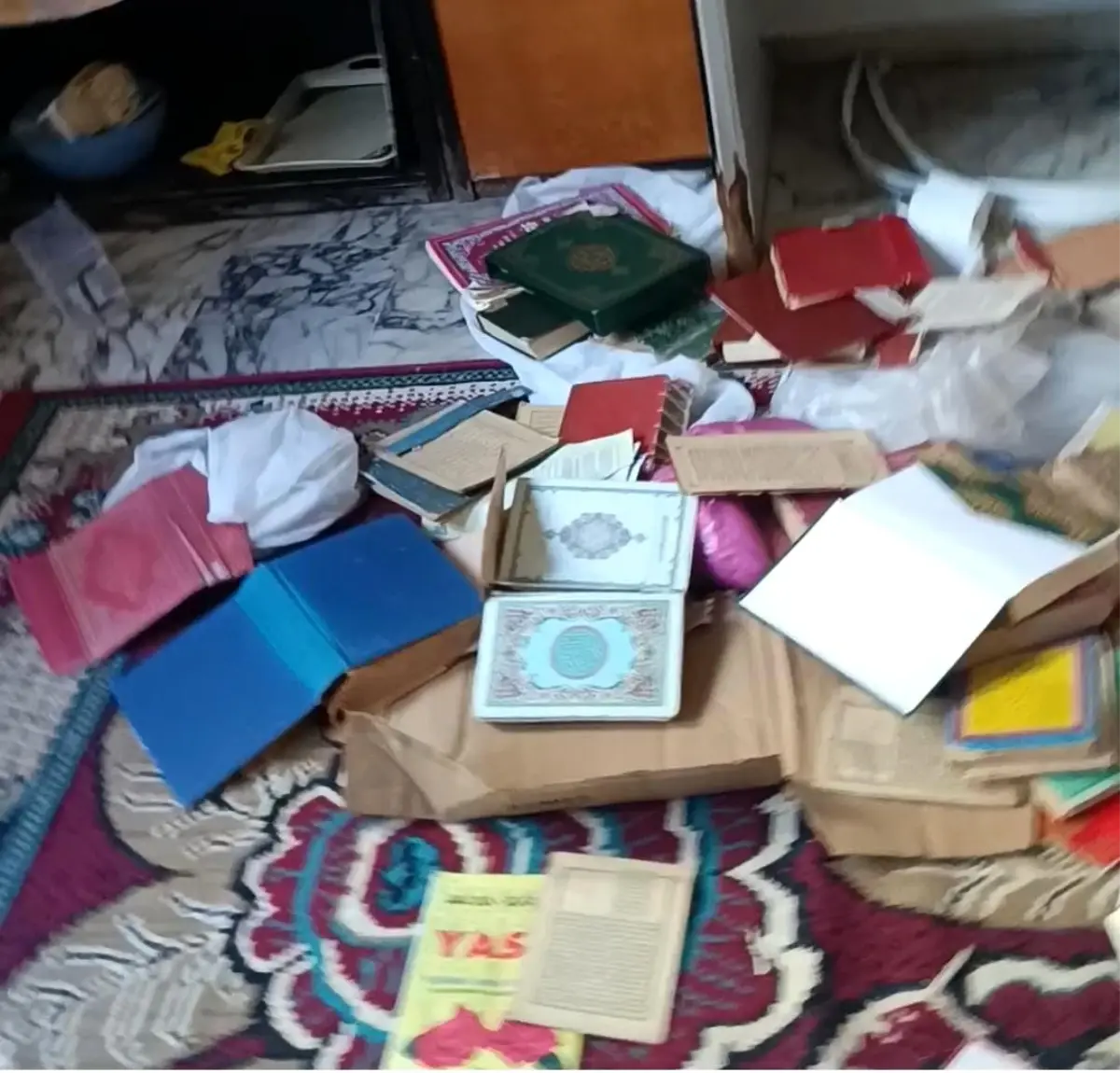 Adana’da Kur’an Kursuna Yönelik Vandalizm Olayı: Eşyalar Dağıtıldı, Kitaplar Zarar Gördü