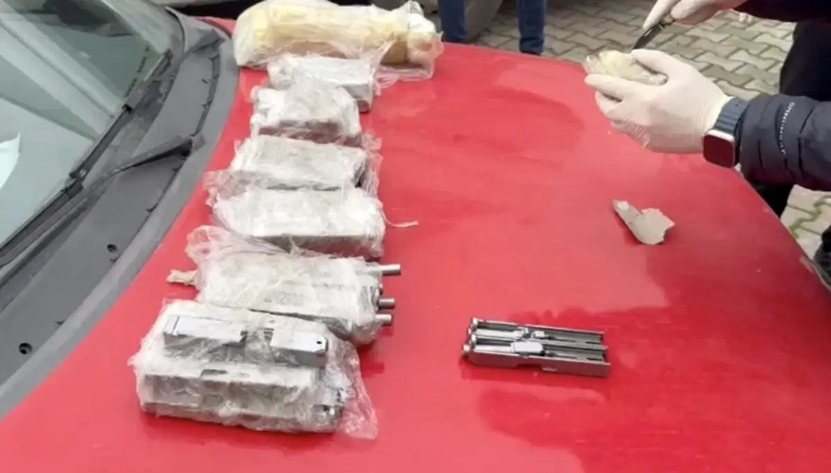 Hendek’te Büyük Silah Kaçakçılığı Operasyonu: 1.460 Parça Ele Geçirildi